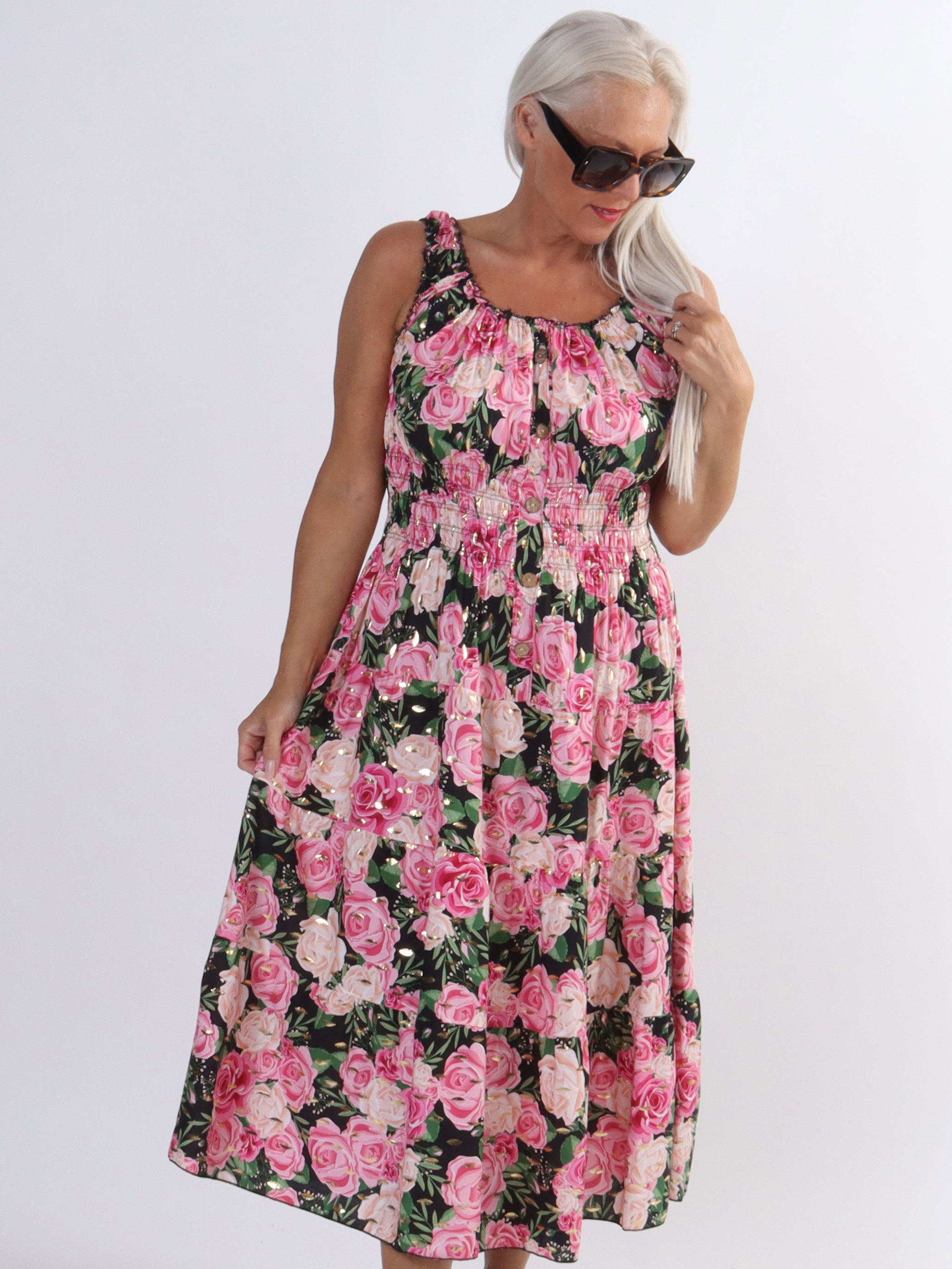 Alicia Rose Short - Sød plus size stropkjole med sommerblomster